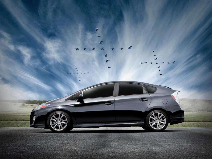  Toyota Prius + Performance Package 2011 года  (фото 3 из 6)